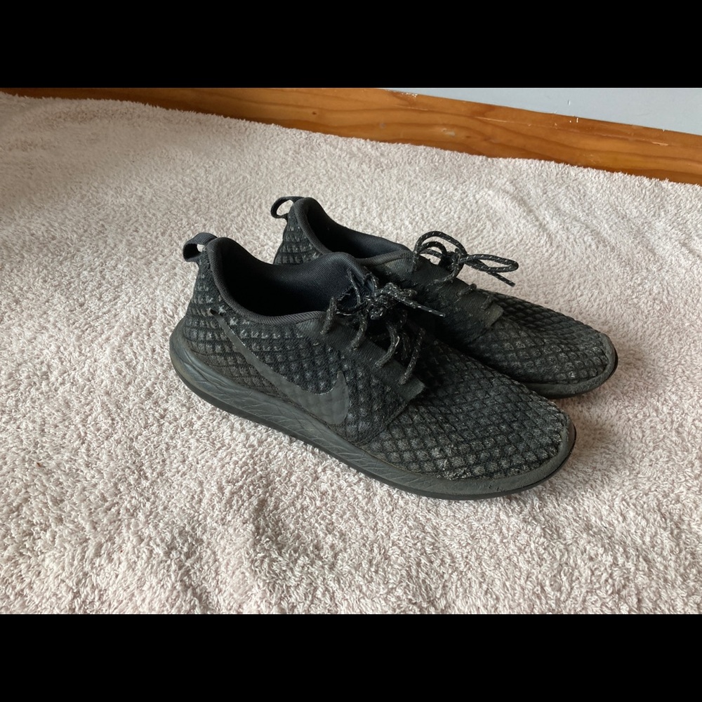 Size 10.5 - Nike Roshe NM Flyknit SE Black